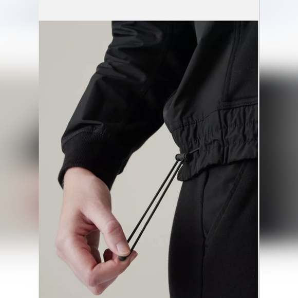 Athleta Triumph Hybrid Half Zip Sweatshirt, Size Medium - Picture 4 of 7